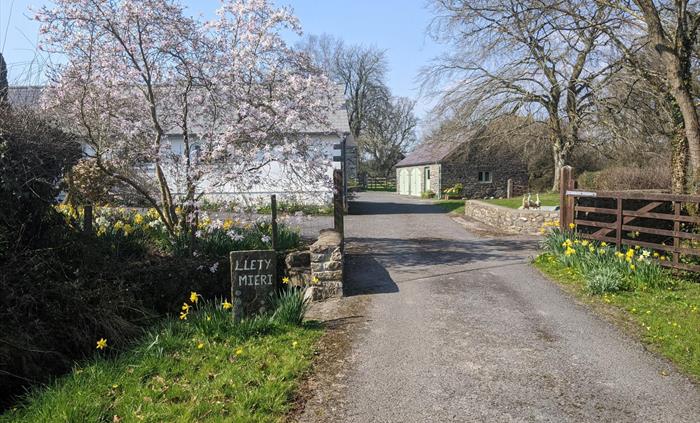Arriving at Llety Mieri